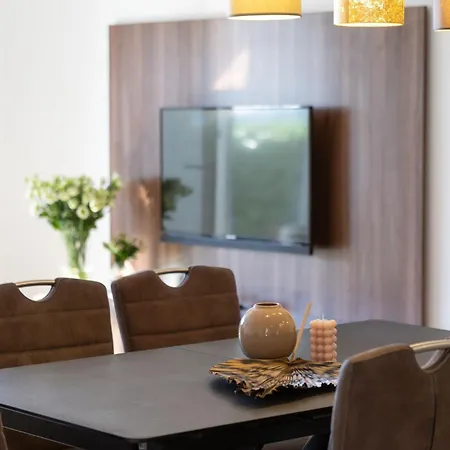 Euphoria Apartment Split