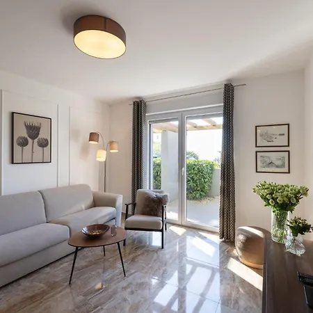 Euphoria Apartment *